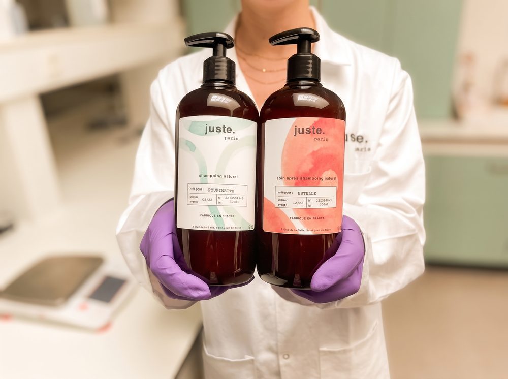 Deux formules sur-mesure aux prénoms de clientes, dans le laboratoire Juste